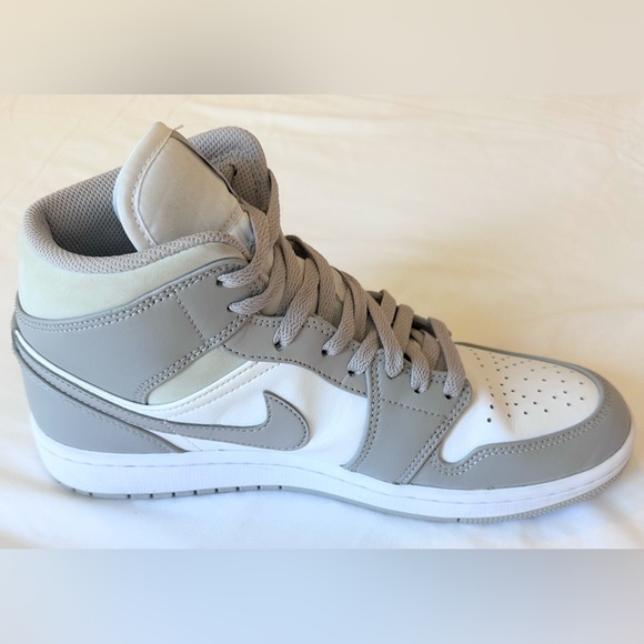 Nike Air Jordan 1 Mid “Light Smoke Grey” Men’s 9 – Clean & Authentic - Picture 6 of 12